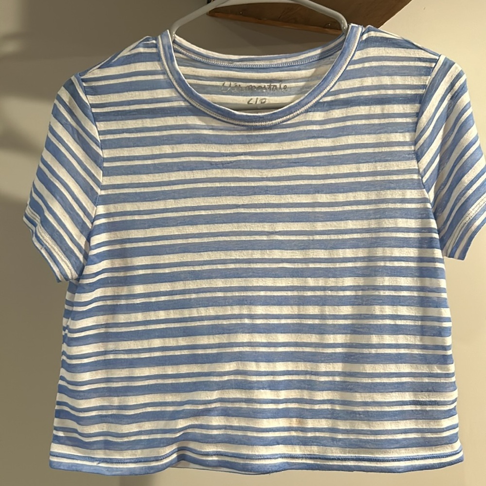 Aeropostale Tee, size small